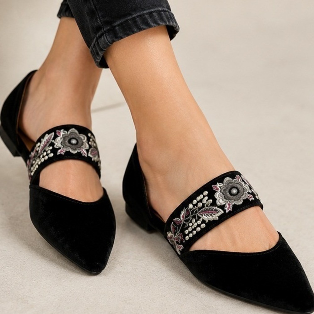 Bettye Muller‎ Women's Jamisen Velvet Floral Embroidered Slip On Flat Shoes Sz 6